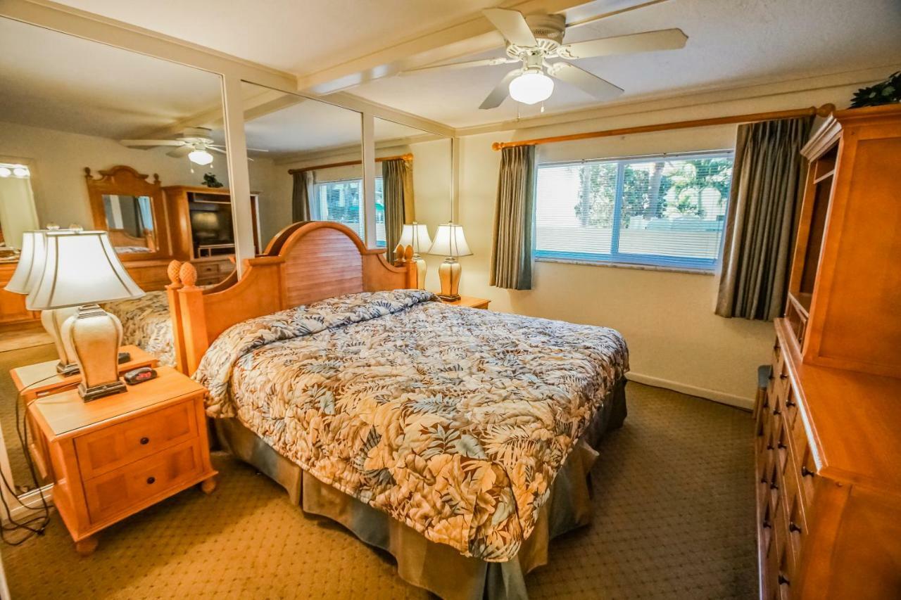Coral Reef Resort St. Pete Beach Esterno foto